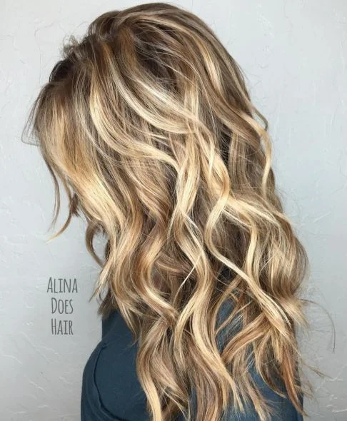 Golden Blonde Layers with Effortless Beachy Waves