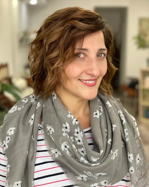 Bouncy Wavy Bob with Volume for Face Slimming