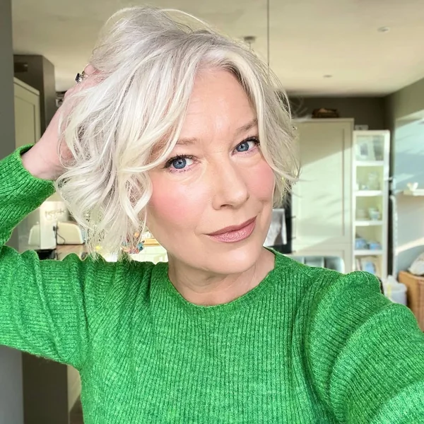 Wavy Platinum Bob with Maximized Volume