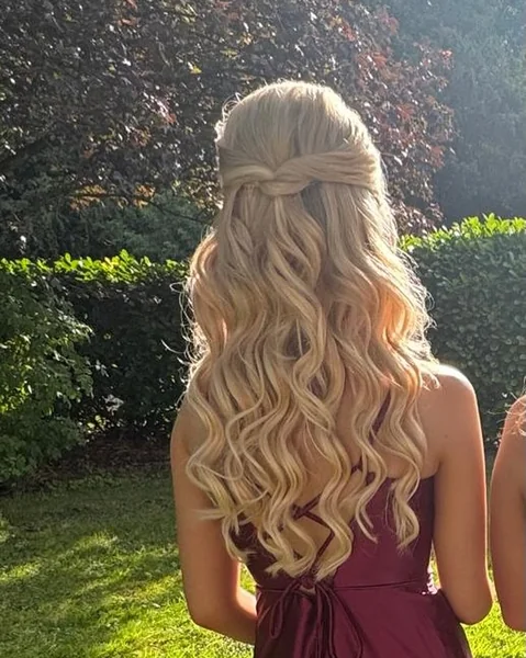 Elegant Half-Up Blonde Curls for Prom Night