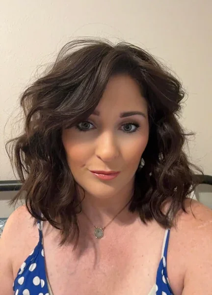 Voluminous Layered Lob with Easy Beachy Waves