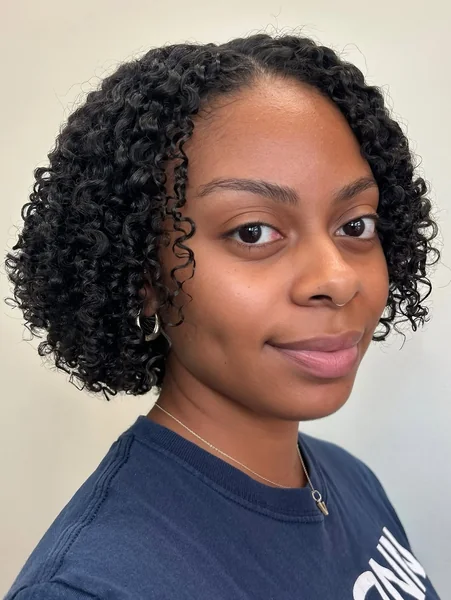 Chic Honey Blonde Layered Bob with Internal Movement