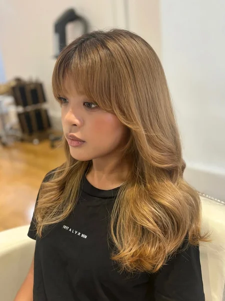 Chic Rounded Platinum Bob with Airy Piecey Bangs