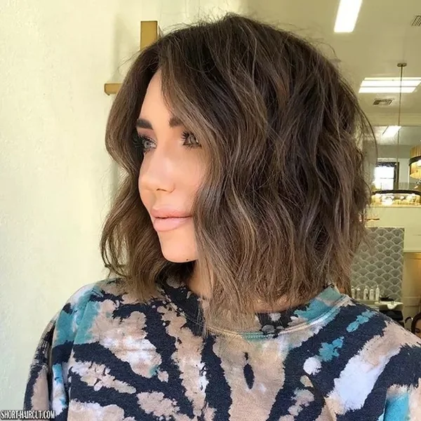 Chic Sun-Kissed Brunette Lob with Relaxed Beachy Waves