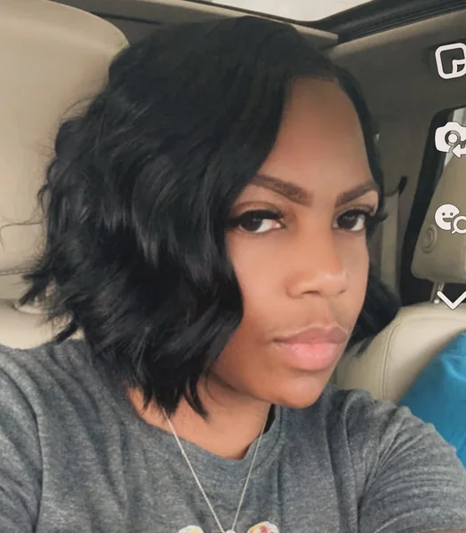 Chic Textured Wavy Bob with Effortless Side Part