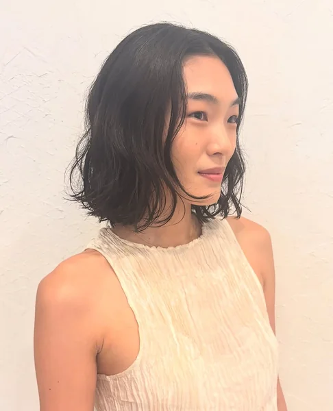 Inky Midnight Bob with Soft S-Wave Texture