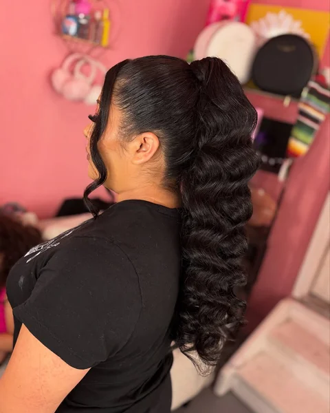 Smooth Mid-Ponytail with Bouncy Water Wave Curls