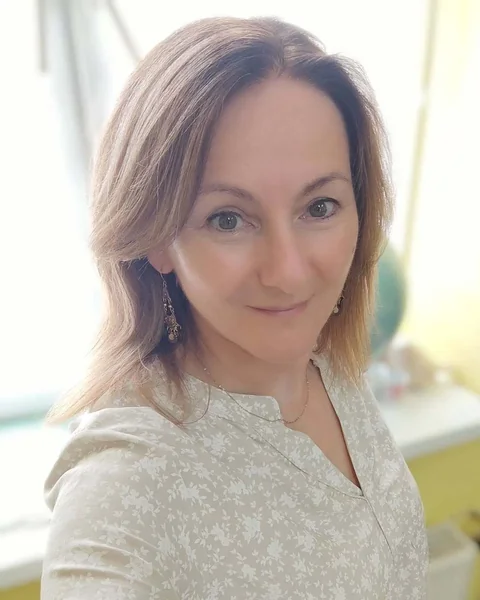 Soft Layered Mid-Length Cut with Side-Swept Volume