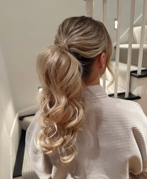 Voluminous Wavy High Ponytail for Effortless Glamour