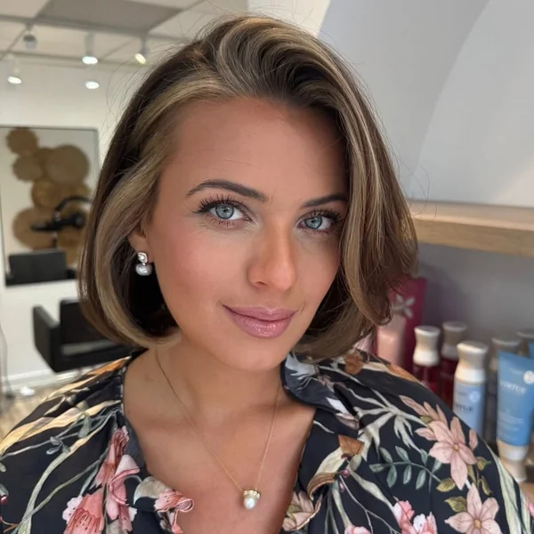 Chic Sun-Kissed Bob with Voluminous Side Part