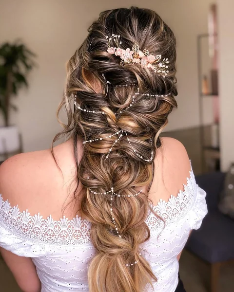 Chic Brunette Lob with Soft Voluminous Layers