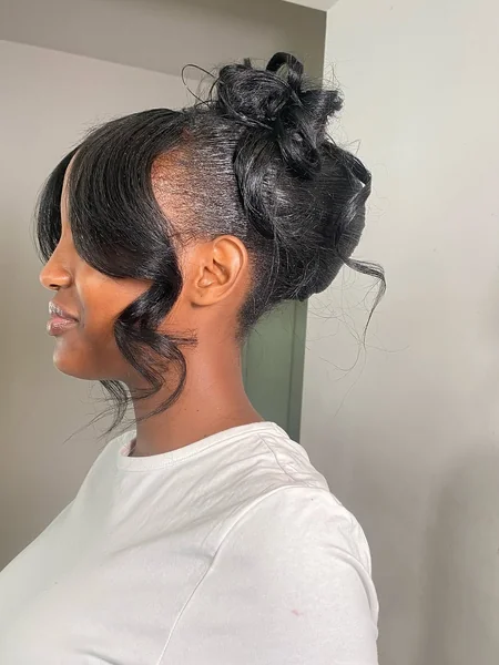 Modern Art Deco: Sleek Bun with Wave Detailing