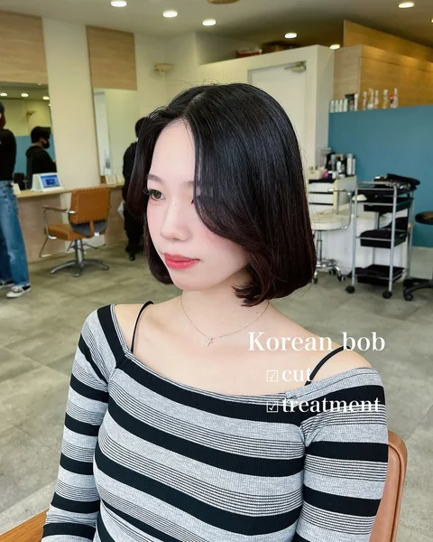 Soft Tapered Korean Bob with Airy Side Fringe