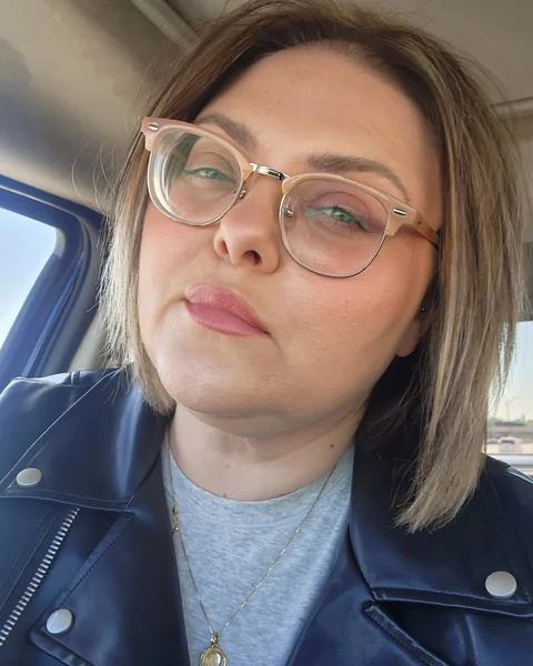 Sleek Medium Bob for Round Face