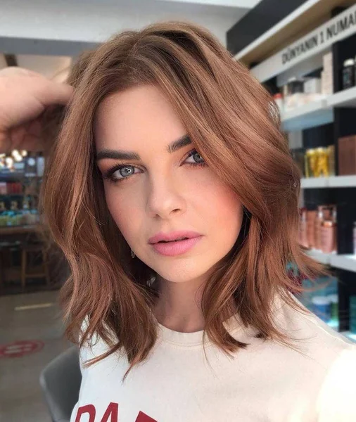 Tousled Medium Lob with Side Sweep