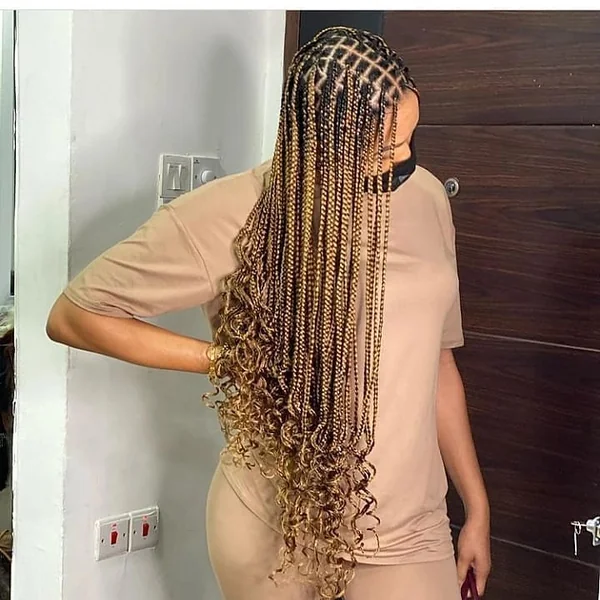 Back View: Long Blonde Knotless Braids with Curls