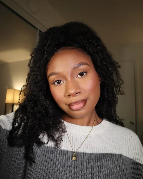 Loose Natural Curls with Side Part