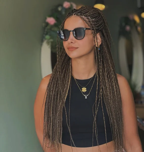 Knotless Box Braids with Subtle Highlights