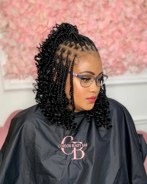 Short Knotless Braids in High Curly Ponytail