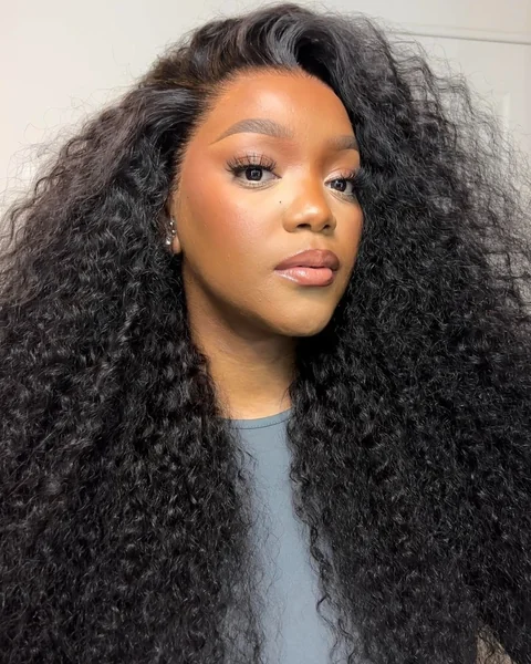 Curly Wig Hairstyle With Side-Swept Curls