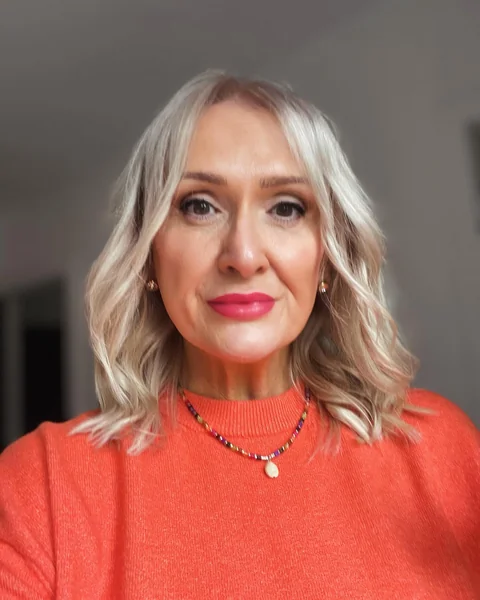 Shoulder-Length Waves with Layers