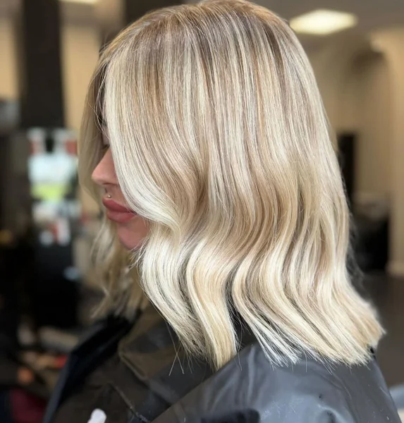 Soft Waves on a Blonde Lob