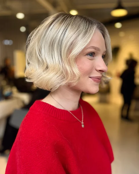 90s Old Money Wavy Bob