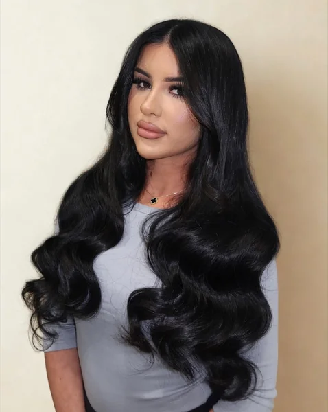 Wavy Hairstyle for Women with Black Hair
