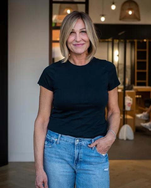 Blonde Bob, Clean and Simple