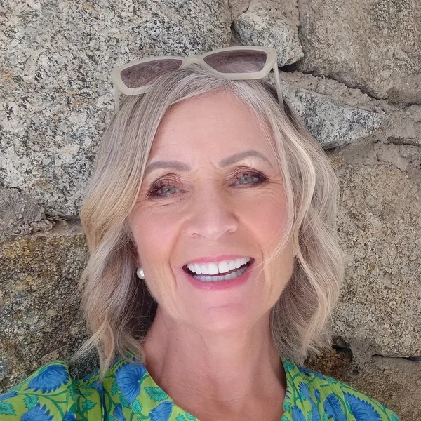 Wavy Bob with Beachy Layers