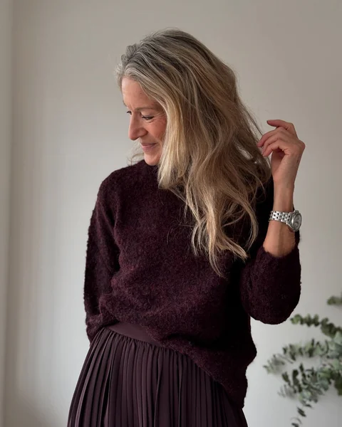 Long Wavy Balayage Hairstyle for Women Over 50