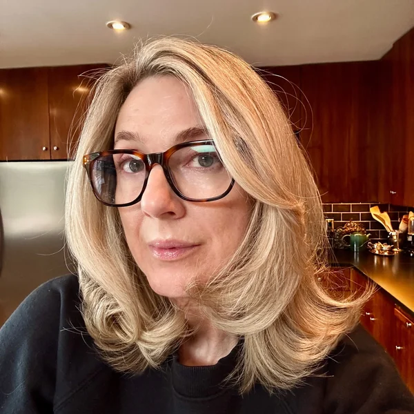 Layered Cut with Glasses-Friendly Length