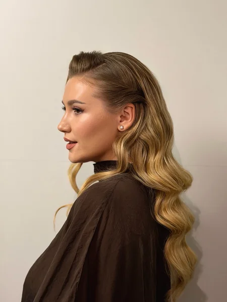 Open Wavy Hairstyle