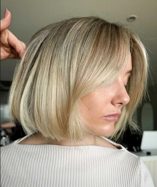 Old Money Blonde Bob, Side Part