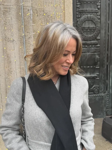 Shoulder-Length Waves for Fine Hair
