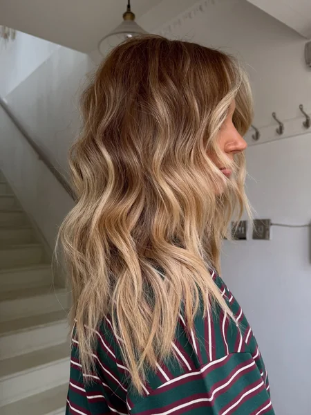 Medium Wavy Hairstyle with Soft Layers