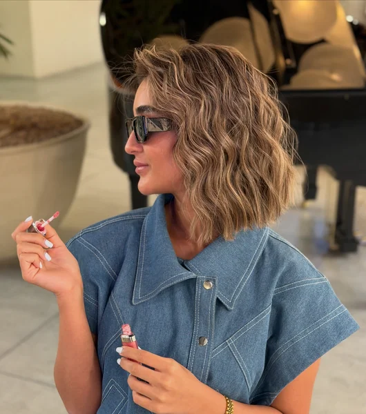 Wavy Bob Lifestyle Shot