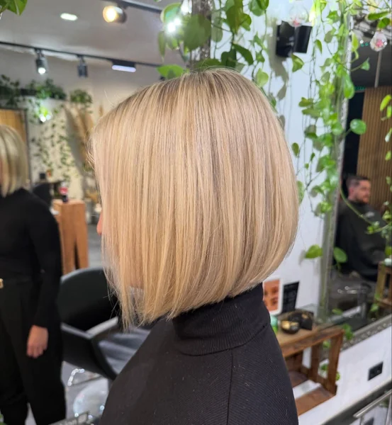 Blonde Bob, Salon Back View
