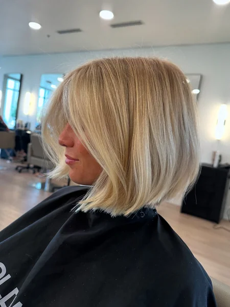 Blunt Blonde Lob