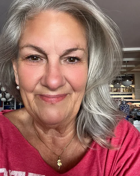 Soft Wavy Gray Layers