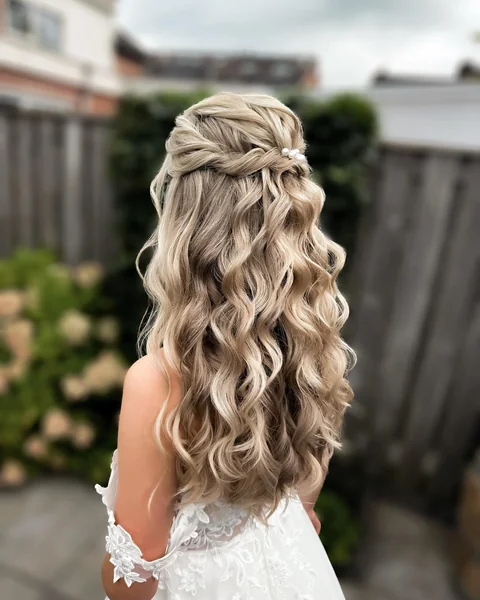 Simple Half-Up Waves with Pearl Pin