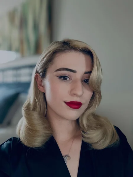 Classic Side-Part Vintage Waves