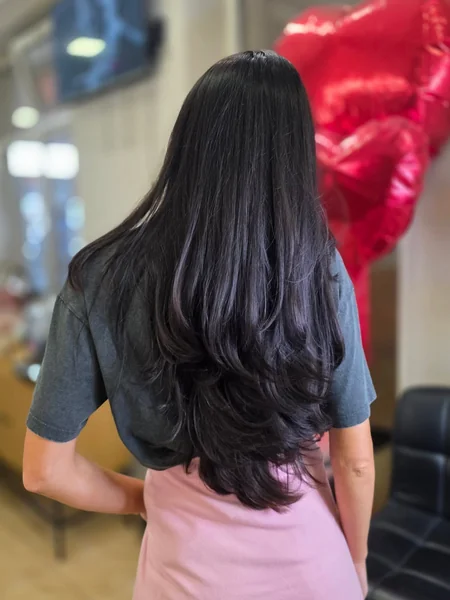 Glossy Long U-Shaped Haircut