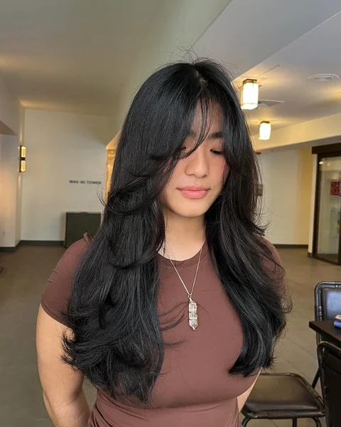 Long Wavy Brunette Wispy Curtain Bangs