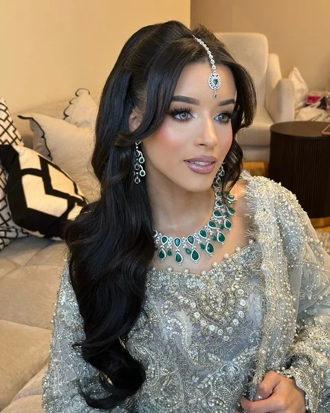 Front-View Half-Up Hairstyle with Maang Tikka