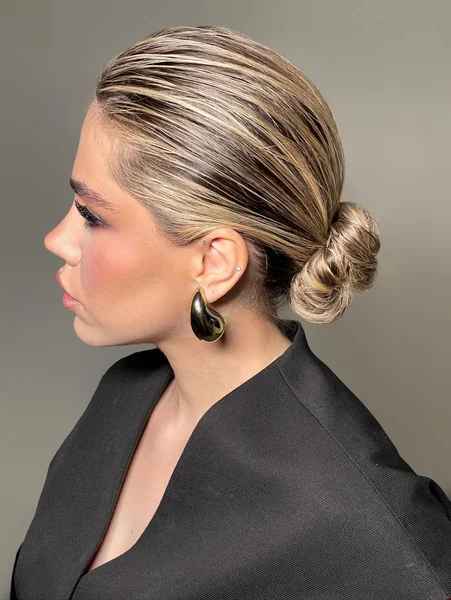 Fully Wet Slicked-Back Bun