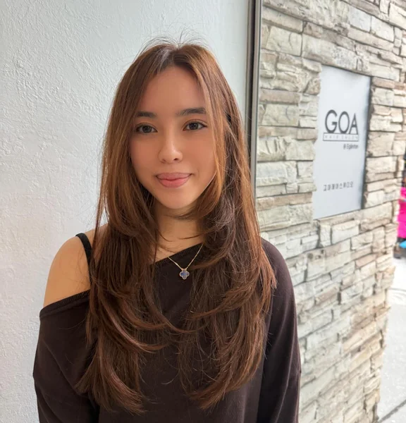 Oval Face Layered Haircut with Sleek Finish