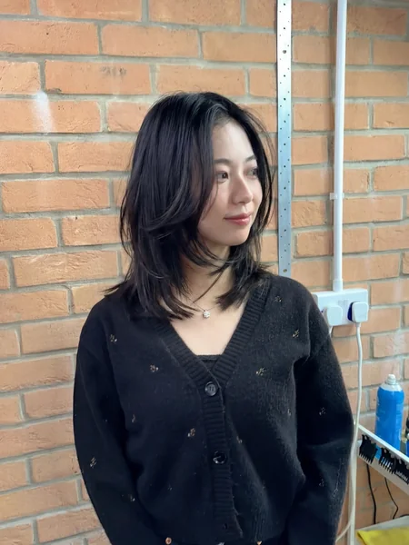 Japanese Shoulder-Length Wavy Hairstyle