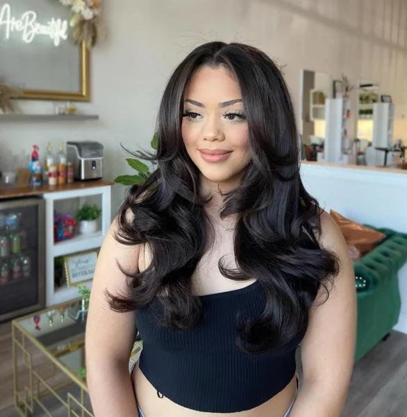 Oval Layered Haircut with Glossy Curls