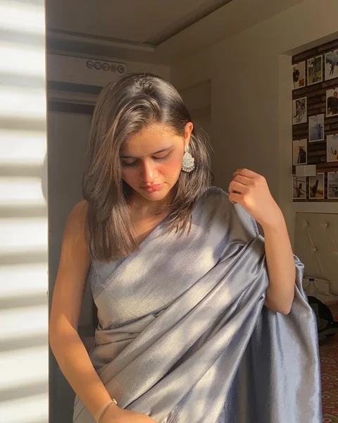 Sleek Straight Hair Open for Saree